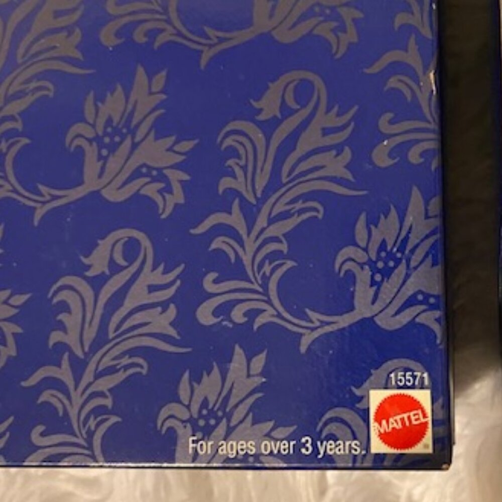 Barbie Winter Velvet, Avon Exclusive Edition, 1995, New In Box Never Revoved - Picture 3 of 4
